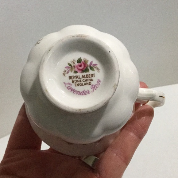 Vintage RARE Royal Albert Lavender Rose dainty footed teacup and saucer - Picture 11 of 13